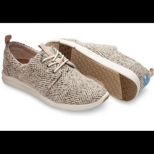 NWT TOMS Del Rey Sneaker